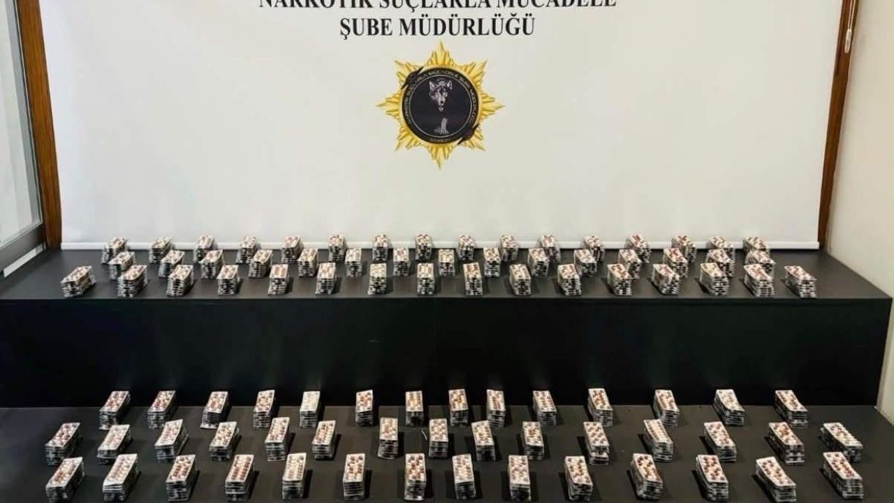 Samsun'da çatı katındaki saklamadan 5 bin 656 sentetik ecza çıktı