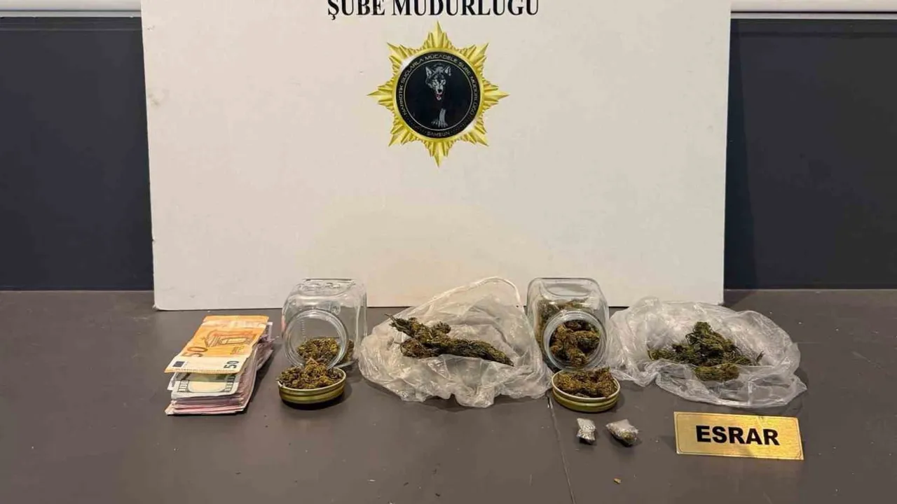 Samsun'da üç ayrı operasyonda metamfetamin, esrar ve nakit ele geçirildi