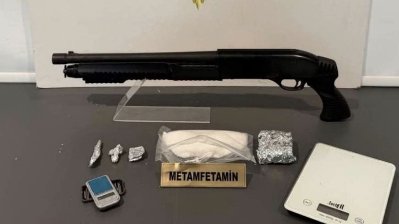 Samsun’da uyuşturucu operasyonu: 839 sentetik ecza hapı ve 137 gram metamfetamin ele geçirildi