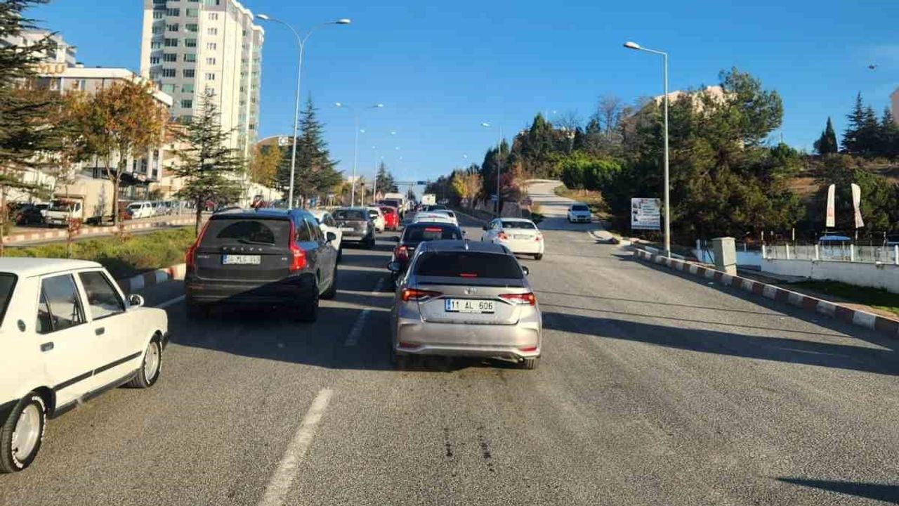 Sanayi rampalarında sabah ve akşam yoğunluğu trafik ışıklarına takılıyor
