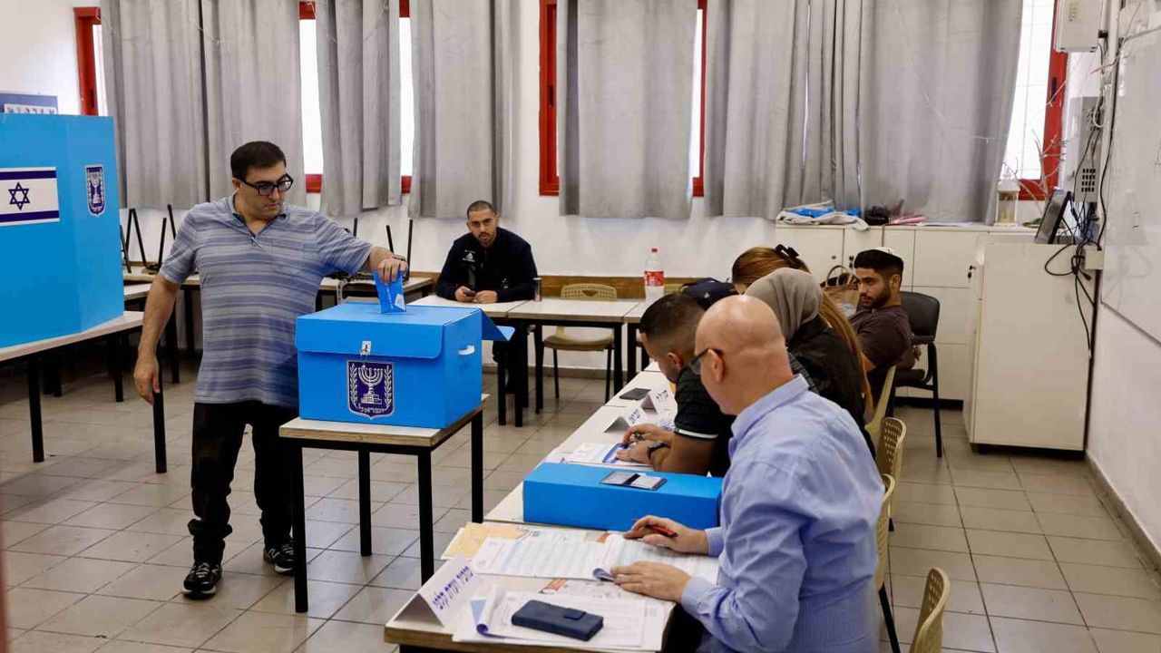 Sandıkta eşitlik sınavı: Netanyahu ile Eisenkot'un başa baş yarışı