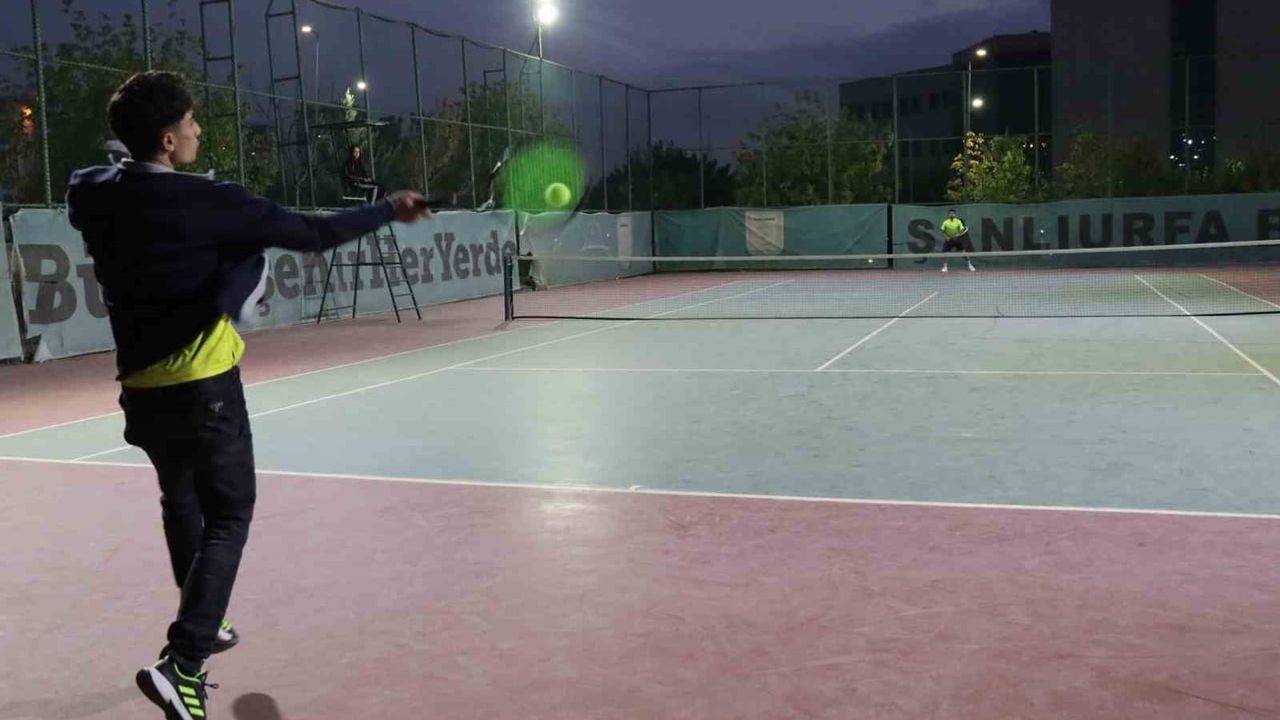 Şanlıurfa'da cumhuriyet bayramı tenis turnuvası başladı
