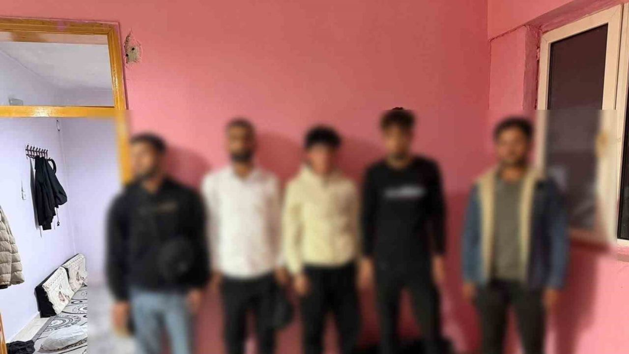 Şanlıurfa'da jandarmadan sınır operasyonu: 61 düzensiz göçmen yakalandı