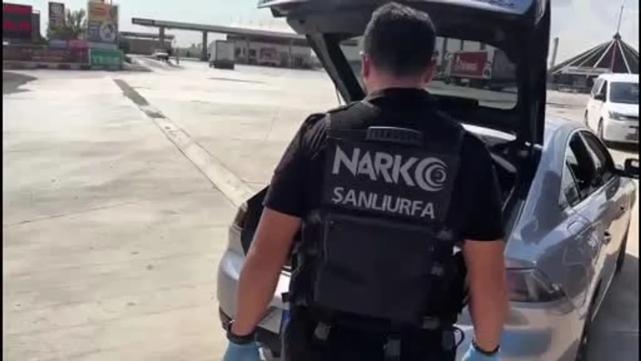 Şanlıurfa'da narkotik operasyonu: 2,5 kilo skunk ele geçirildi, iki kişi tutuklandı