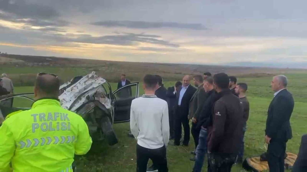 Şanlıurfa'da şarampole yuvarlanan araç: bir ölü, iki yaralı