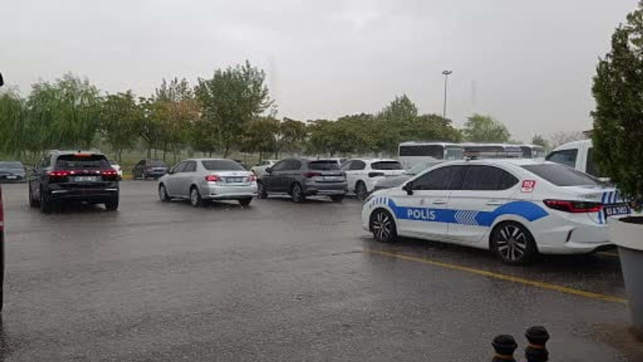 Şanlıurfa'da yağışlı günler başladı, sürücüler tedbirli