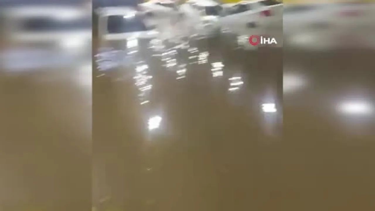 Sao Paulo'da kısa sürede yağan sağanak tüneli ve ulaşımı felç etti