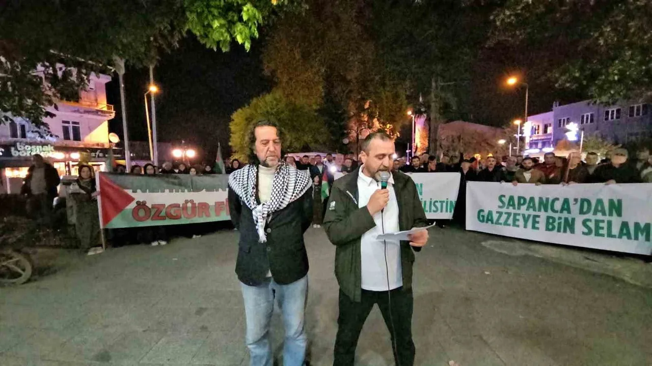Sapanca'da üçüncü yılda Gazze için yürüyüşe yüzlerce katıldı