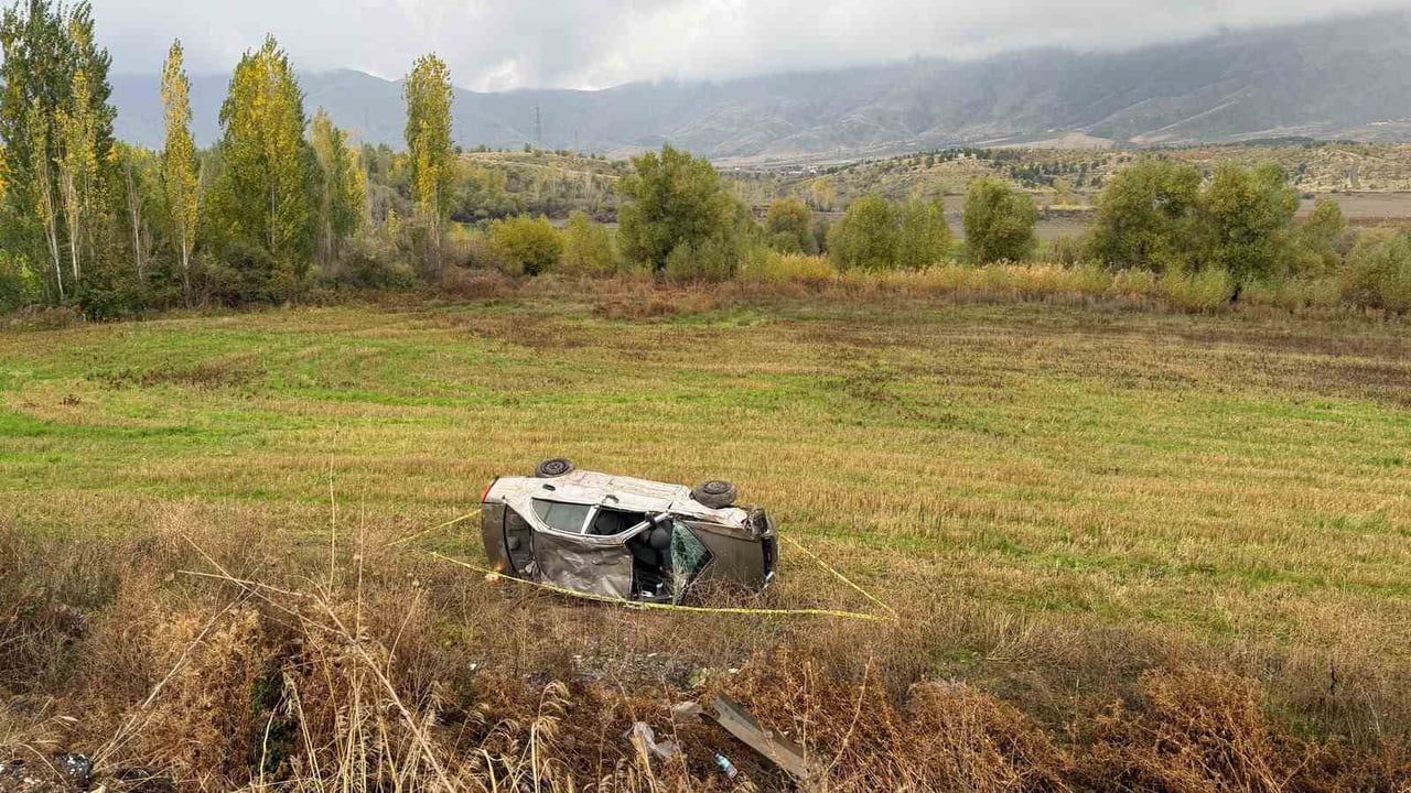 Şarampole devrilen otomobilde iki kişi yaralandı