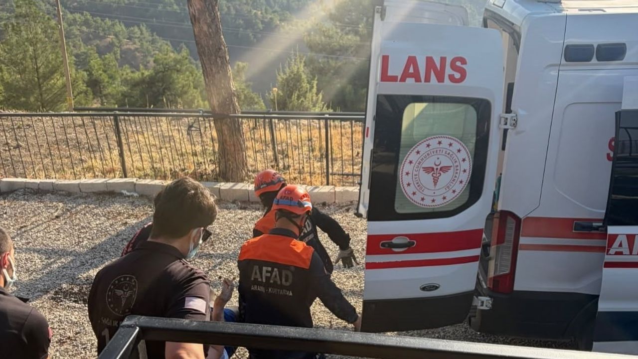 Sarıçukur'da kuyuya düşen iki kişi zehirli gaz riskiyle kurtarıldı
