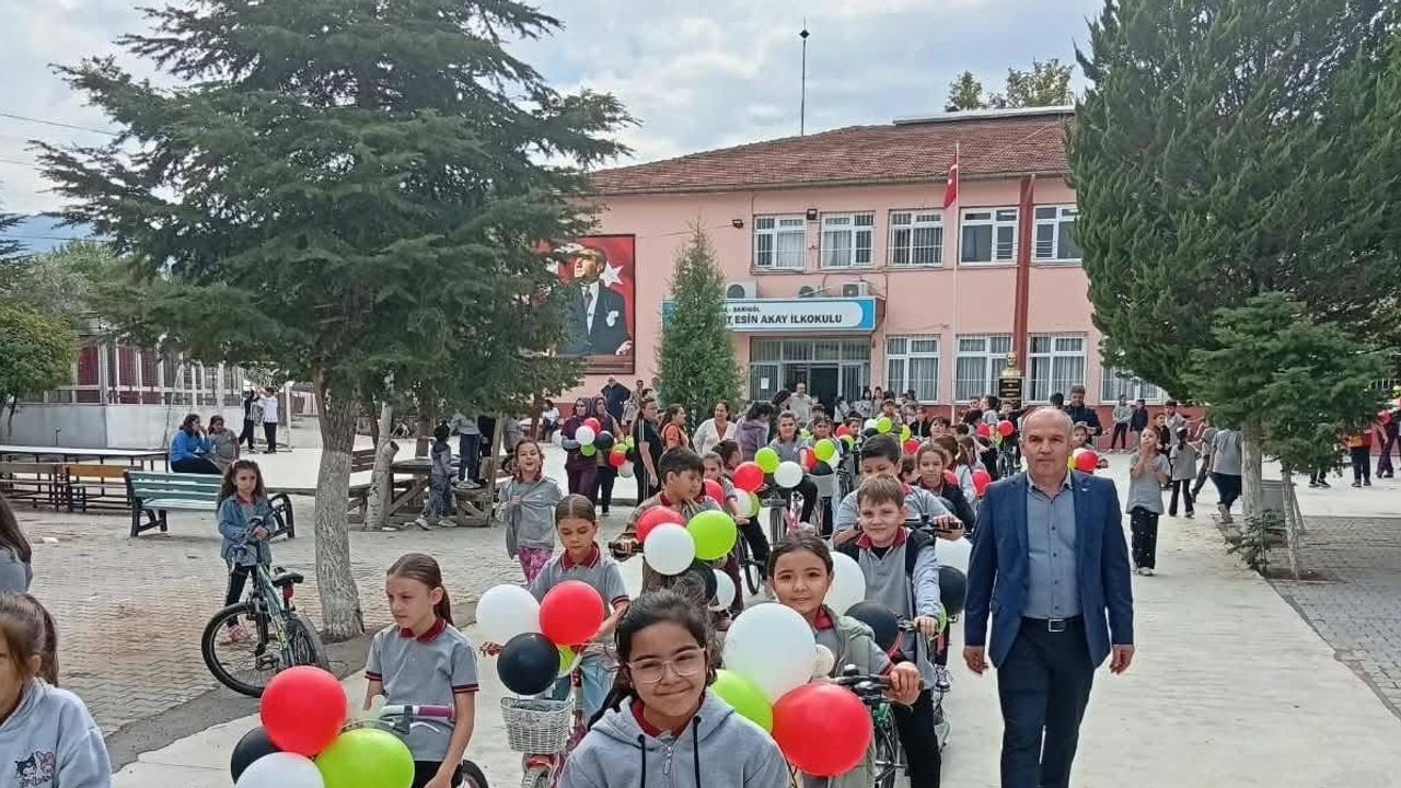 Sarıgöllü gençlerden Gazze için umut dolu gökyüzü mesajı
