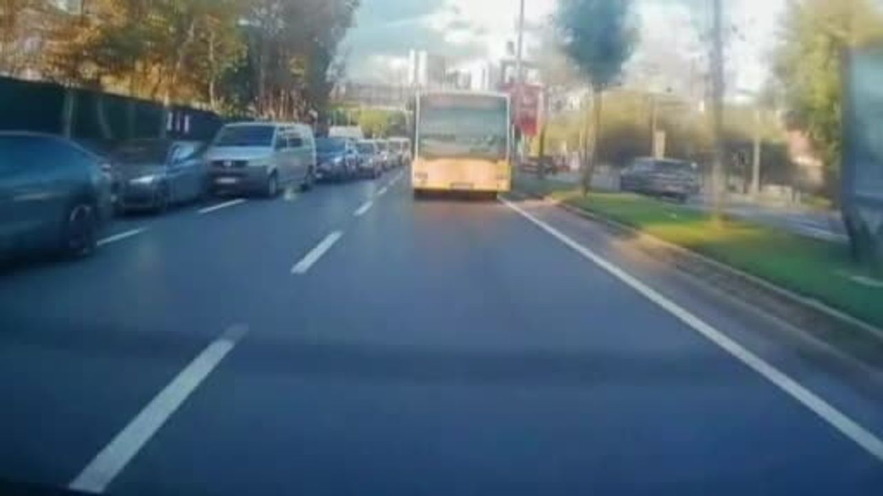 Sarıyer'de araç içi kameraya yansıyan çarpışmada üç kişi yaralandı