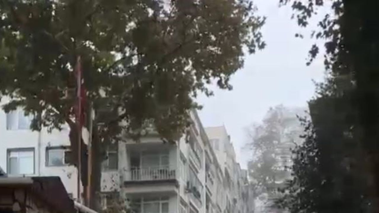Sarıyer'de sağanak yolları şelaleye çevirdi