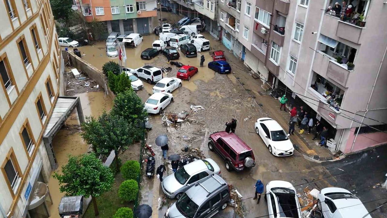 Sarıyer'de selin dron görüntüleri mahalledeki hasarı gözler önüne serdi