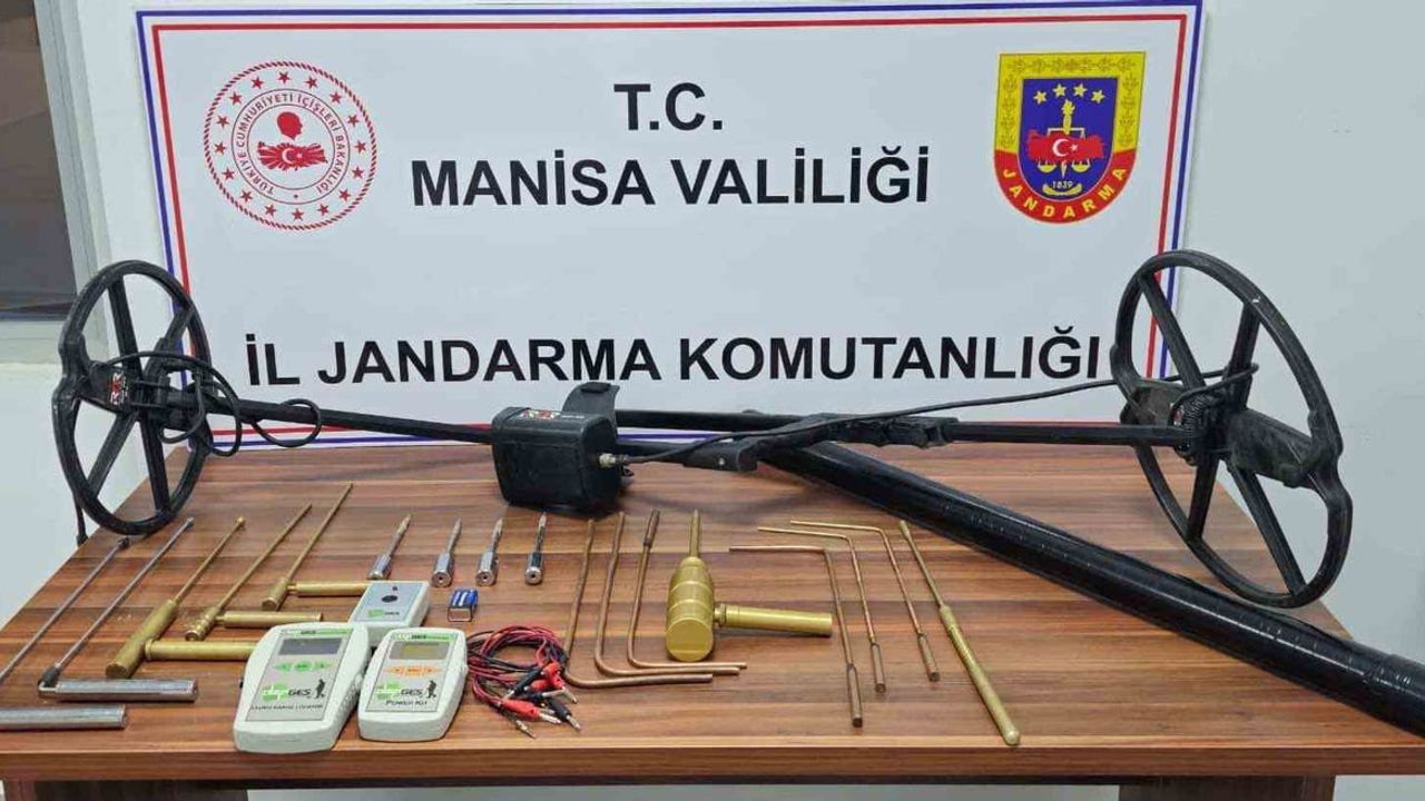 Saruhanlı'da kültürel mirasa zarar veren kaçak define arayıcıları yakalandı