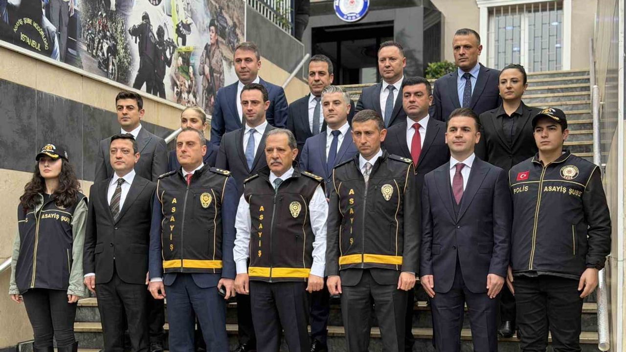 Şasi numaralarıyla sahte tescil yapılan 61 klasik otomobil emniyette sergilendi