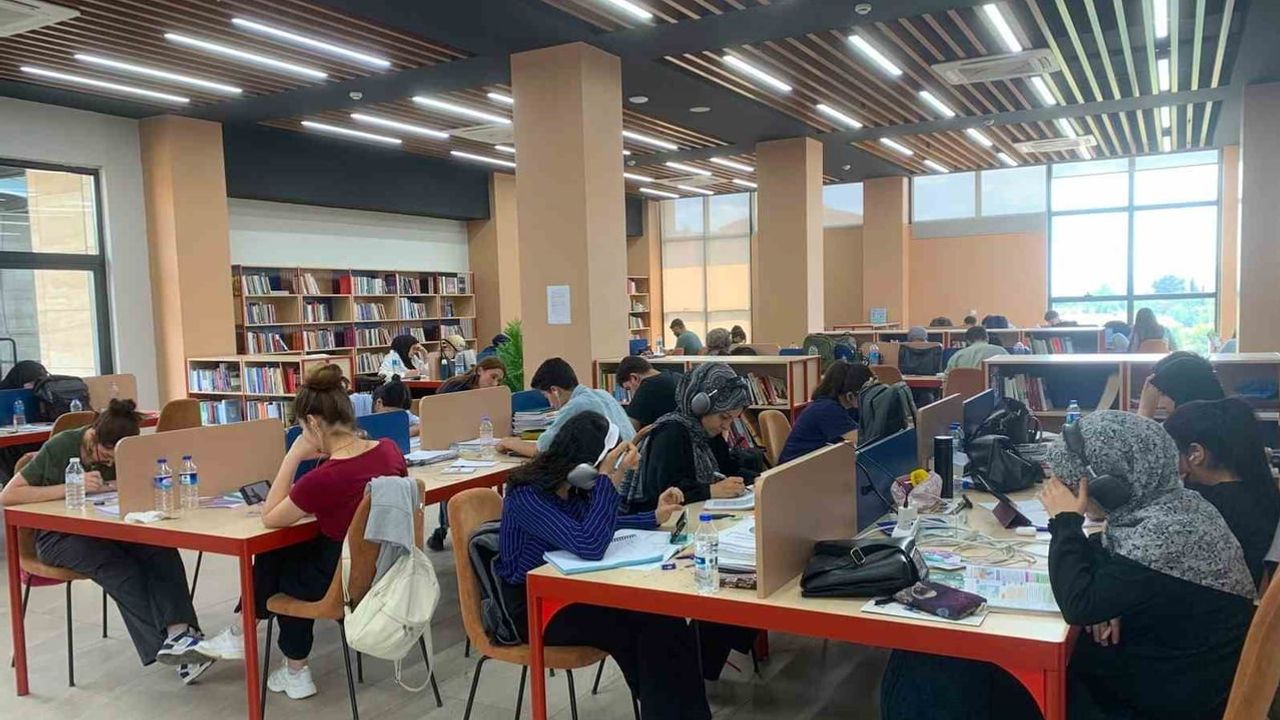 Sason'da öğrenim köprüsü: gençlere YKS desteği, yetişkinlere okuma-yazma fırsatı