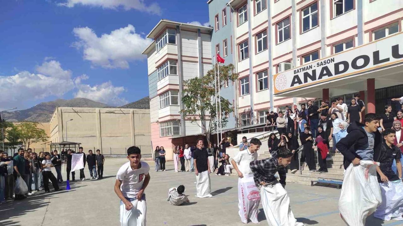 Sason'da okul bahçesi şenlendi: yeni öğrenciler için uyum şöleni