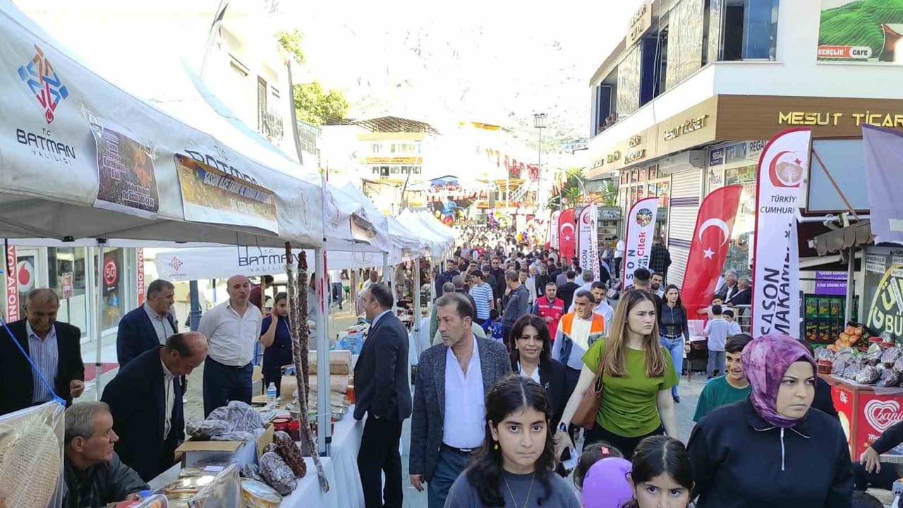 Sason festivalinde jandarma standı vatandaşla güven bağını güçlendirdi