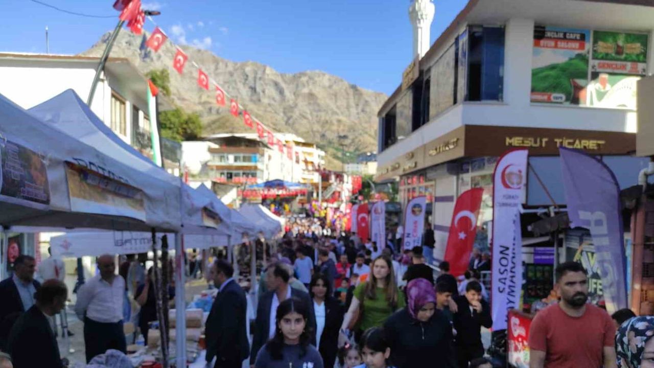 Sason’un kırsal canlılığı bal, ceviz ve çilekle sahneye çıktı