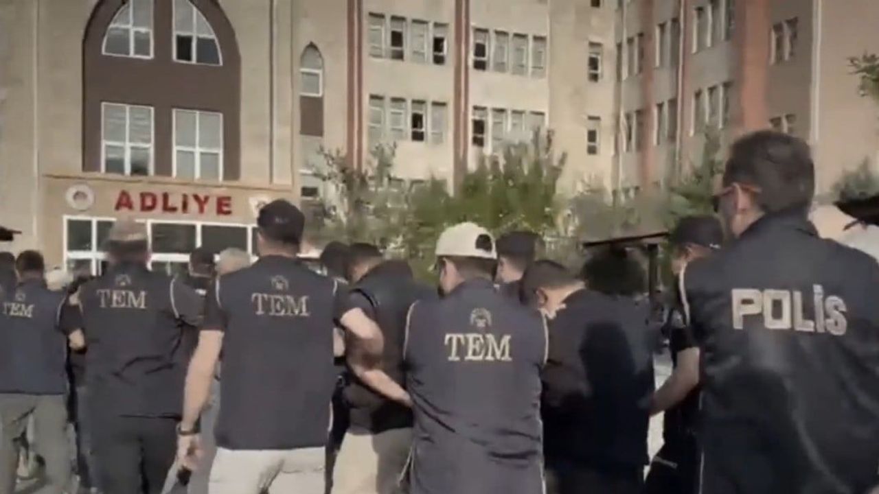 Savcılık ters kelepçe ve görüntü paylaşımını resen soruşturuyor