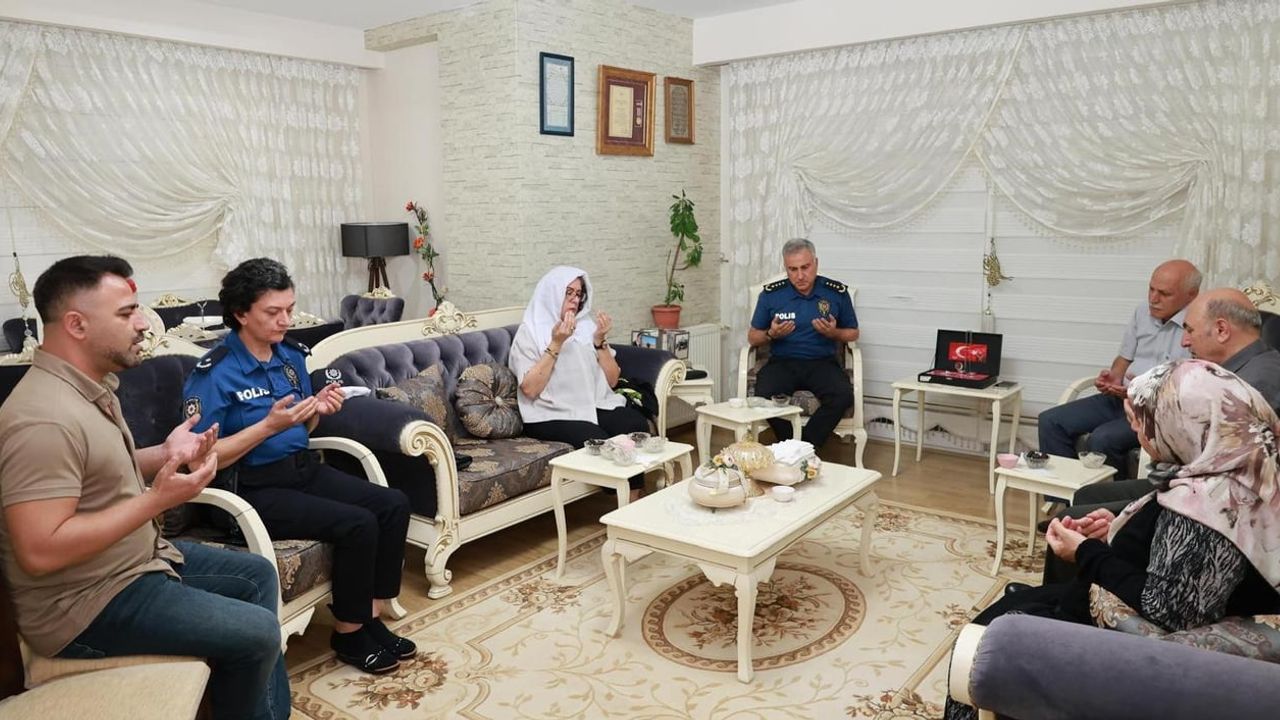 Şehit polis Veysi Kakı aile ziyaretinde dualarla anıldı