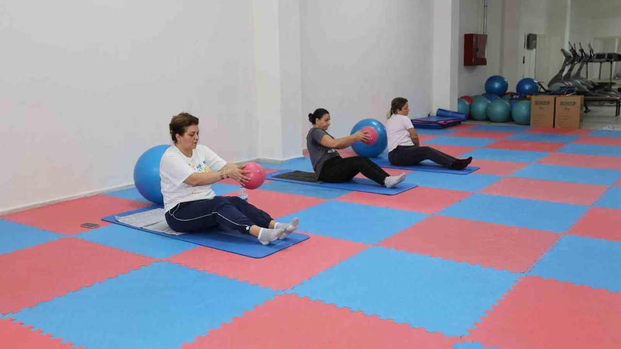 Şehzadeler'de kadınlar haftanın beş günü sporda beden ve zihin dengesi kuruyor