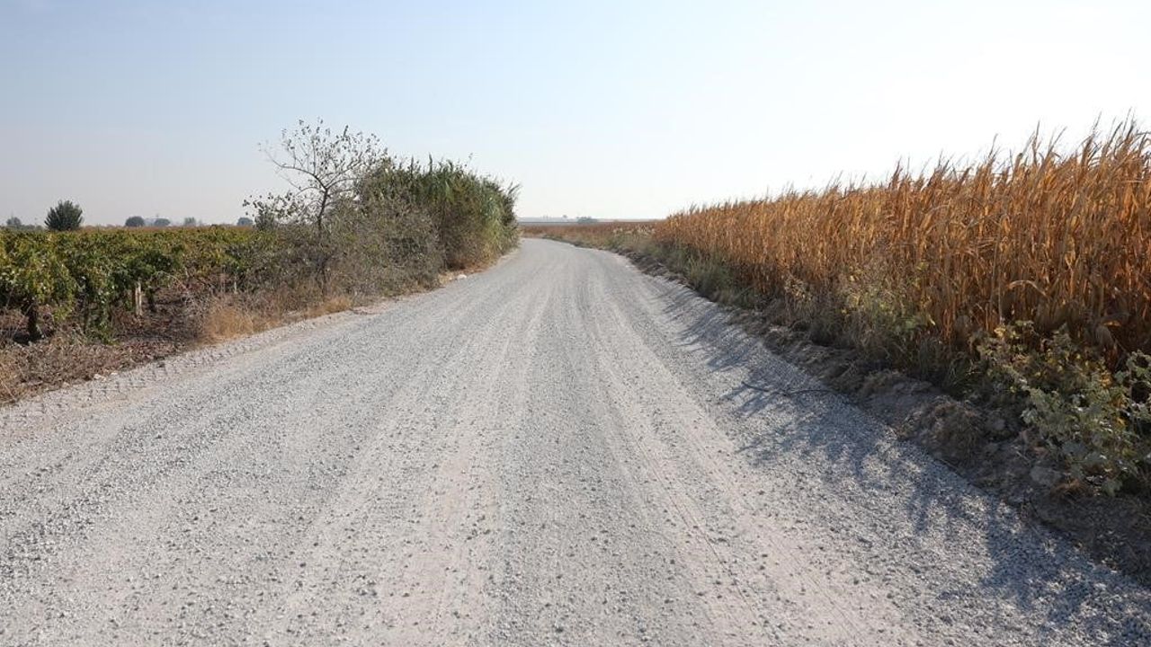 Şehzadeler'de ova yollarında hızlanan bakım çalışması hedef 350 kilometre