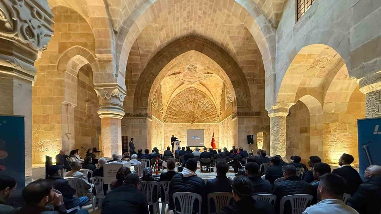 Sekiz asırlık şifahane buluşması: diz artrozunda güncel yaklaşımlar Divriği'de