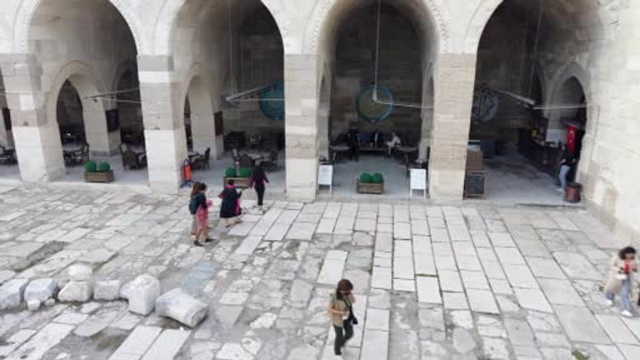 Sekiz yüz yıllık taşlarda tarih canlanıyor: Sultanhanı kervansarayı