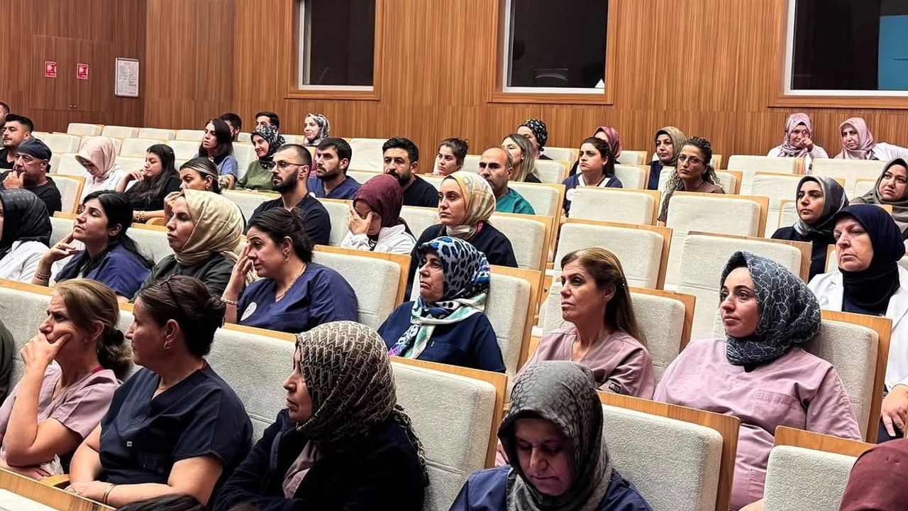 Sepsise hızlı müdahale amacıyla Adıyaman Eğitim ve Araştırma Hastanesi'nde farkındalık eğitimi