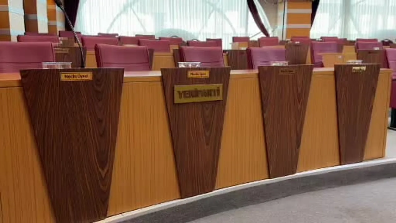 Serdivan'da meclis aritmetiği başkanın tahtada açıkladığı hesapla değişti