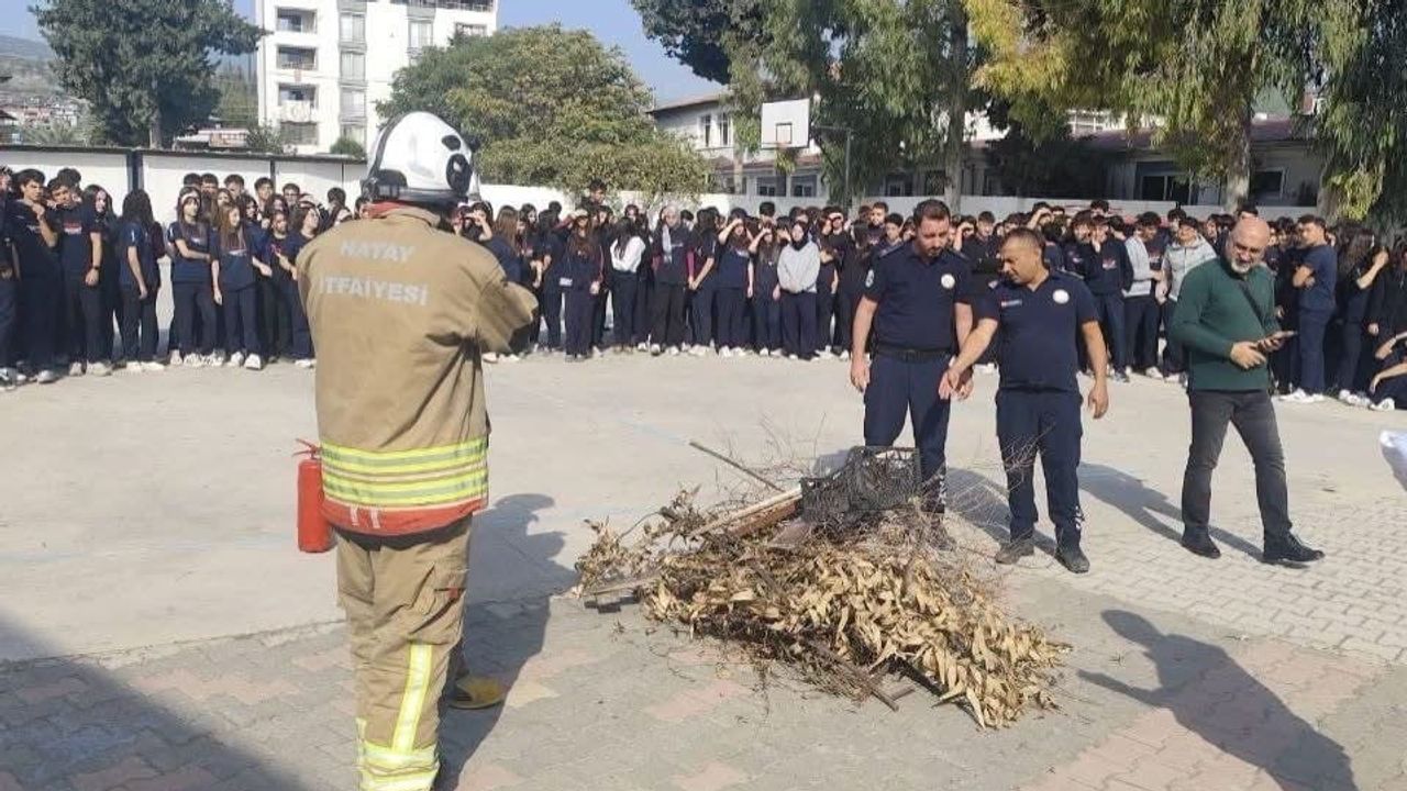 Serinyol Anadolu Lisesi'nde tatbikatla pekişen yangın eğitimi
