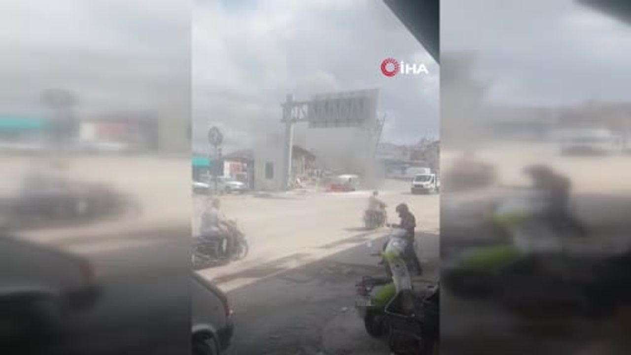 Seyir halindeki Fiat Doblo kısa sürede kullanılamaz hale geldi
