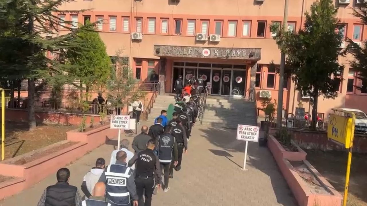 Siber dolandırıcılıkta geniş çaplı operasyon: 26 kişi tutuklandı