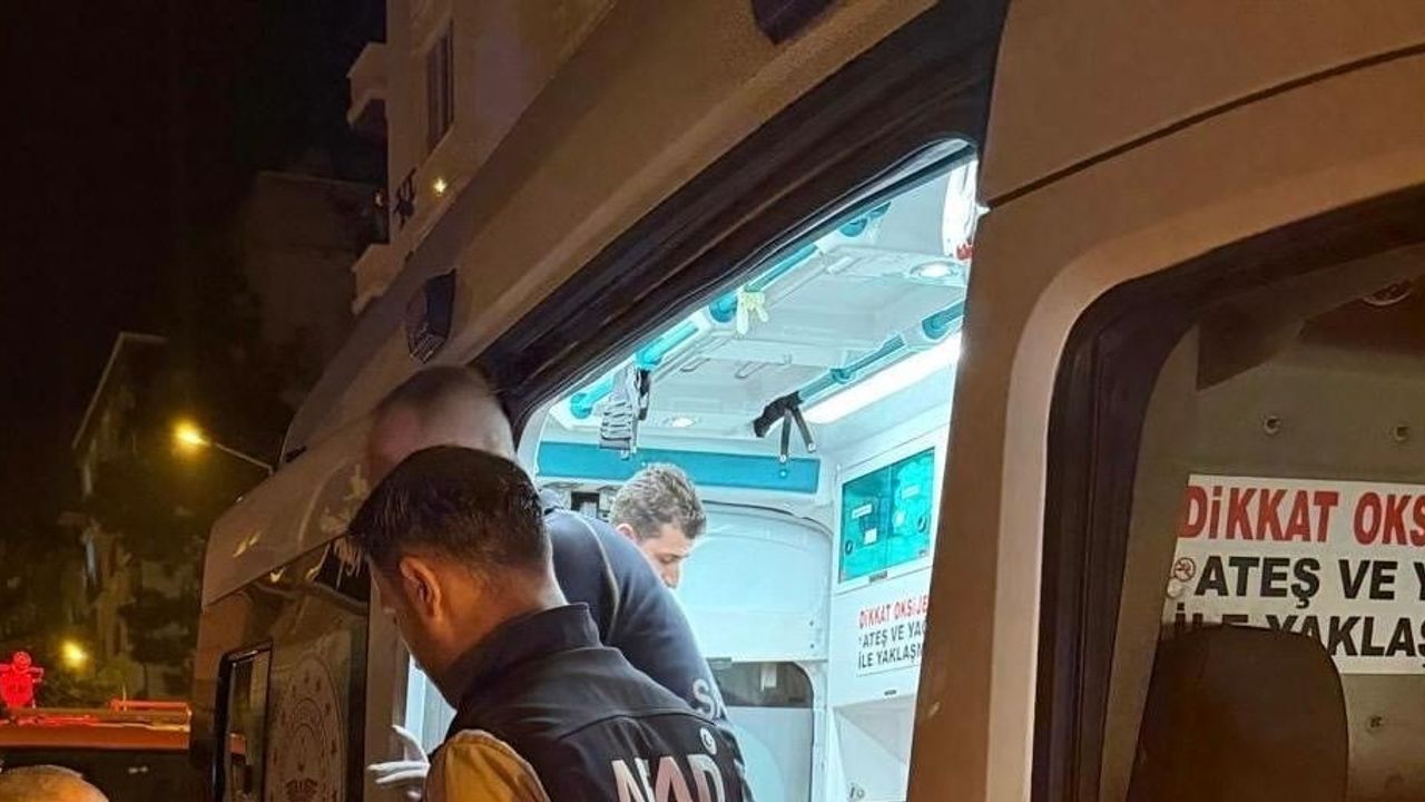 Siirt'te ekiplerin müdahalesiyle asansörde sıkışan çocuk hastaneye kaldırıldı