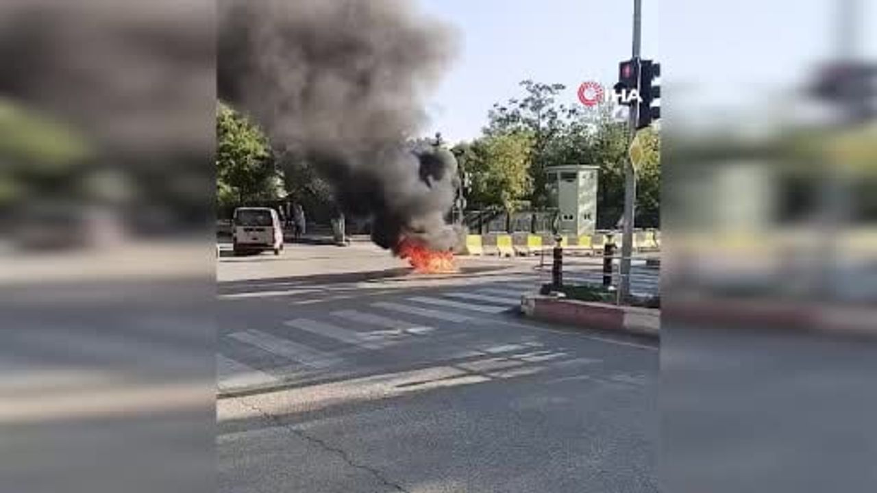Siirt'te Kurtalan yolu'nda kaza: motosiklet alev aldı, yaralanan yok