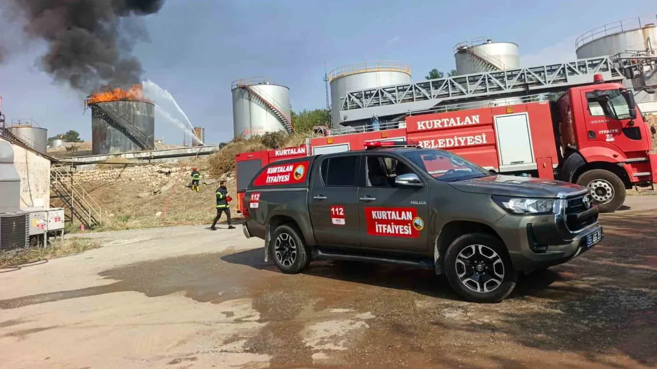 Siirt'te TPAO sahasında alevler: TOMA ve ekiplerin müdahalesi sürüyor