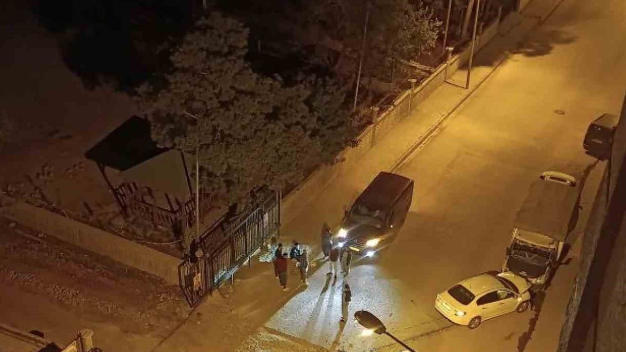 Siirt’te zincirleme hasar: 2 otomobil çarpıştı, 4 araçta maddi hasar oluştu