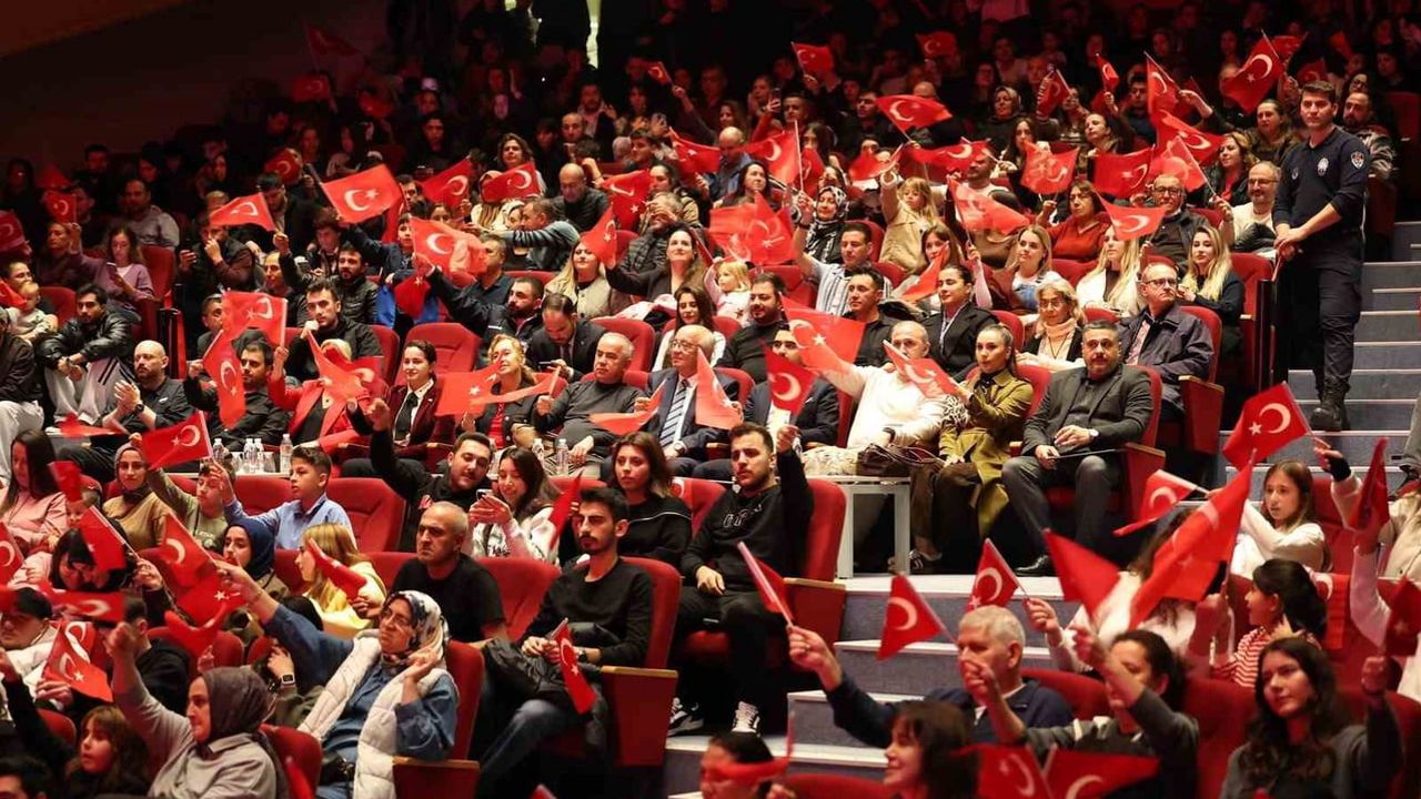 Şile'de cumhuriyet coşkusu kortej ve Tuğba Yurt konseriyle yükseldi