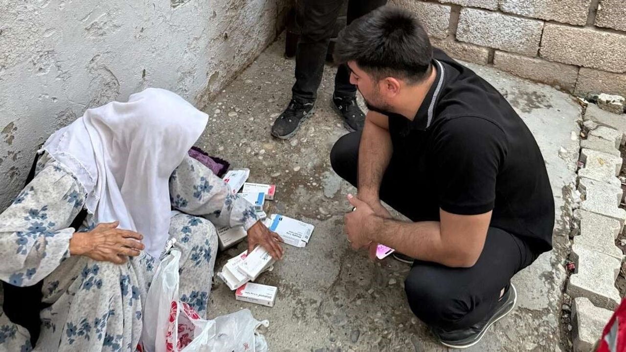 Silopi'de kardeş dayanışması: Kızılay'dan Gühar ve Kıymet'e destek