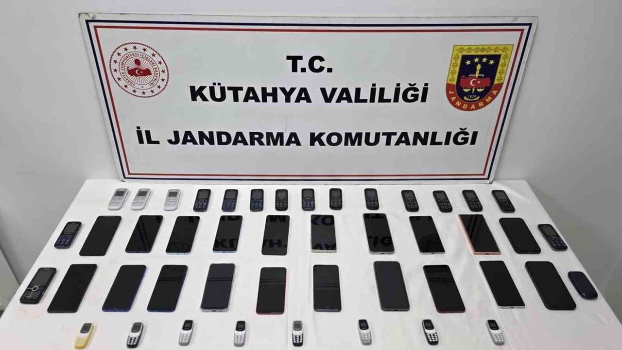 Simav’da 1,6 milyon liralık kaçak telefon operasyonu