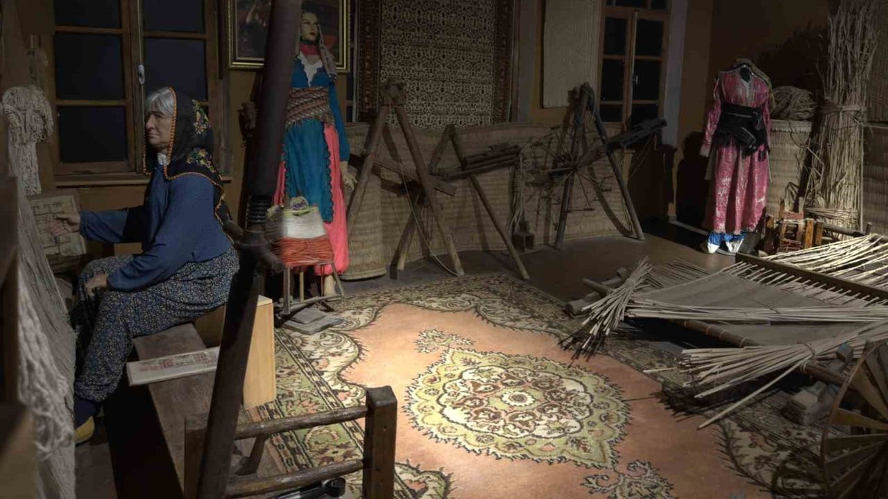 Simav kent müzesi ilçenin belleğini tarihi okulda canlandırıyor