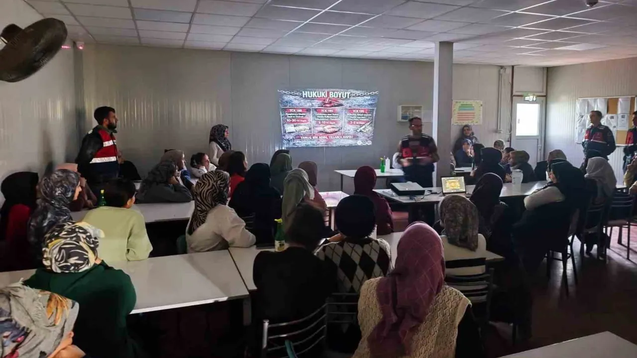 Sinanpaşa'da jandarmadan 113 vatandaşa uyuşturucuyla mücadele eğitimi