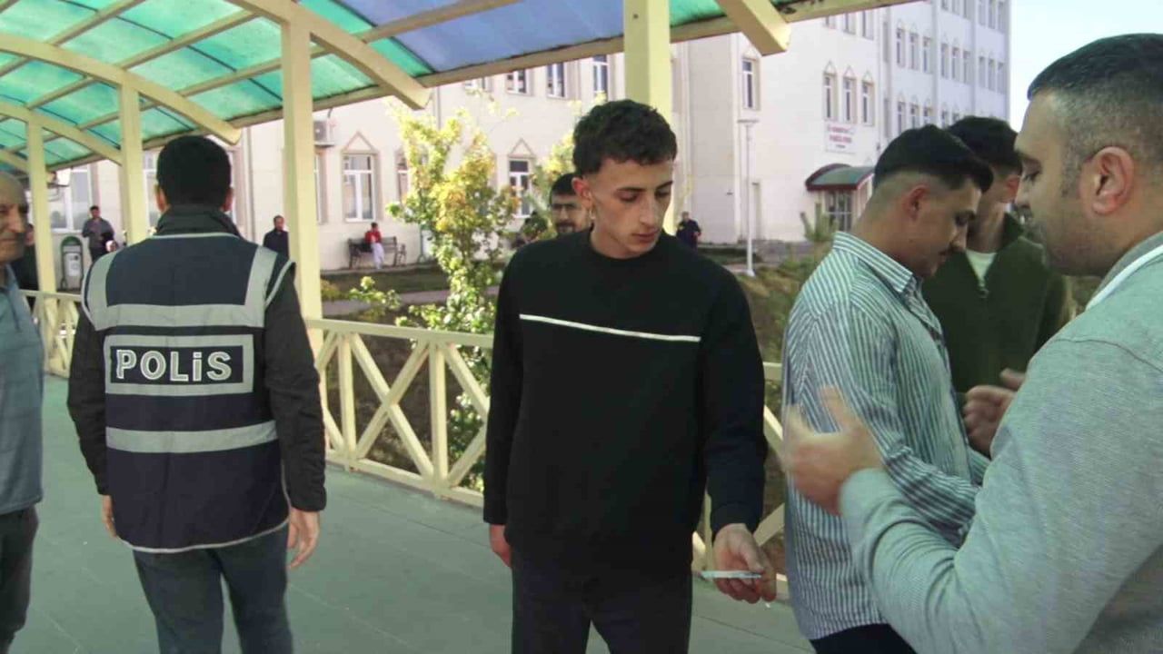 Sınav koşturmasında küpeler engel oldu: Sivas'ta son anda gelen aday sınava alındı