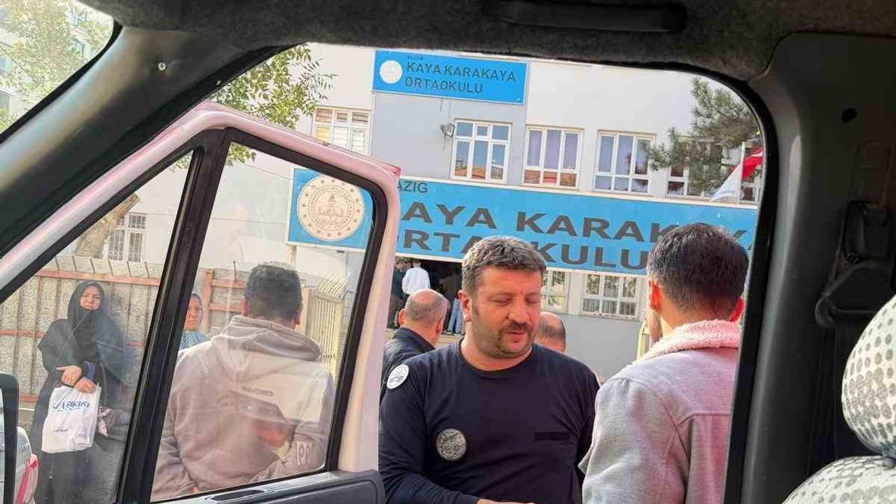 Sınava yetişmek için asansörde mahsur kalan kişi itfaiye tarafından kurtarıldı