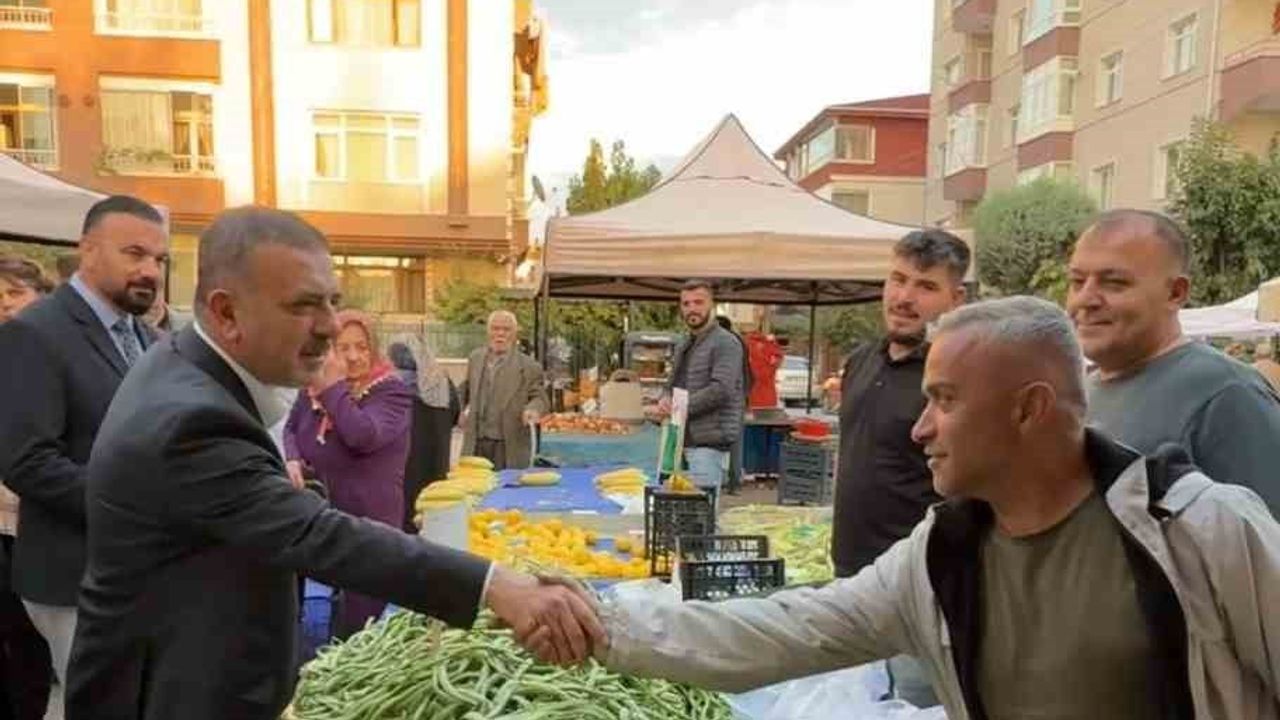 Sincan pazarında esnaf ve vatandaşlarla buluştu