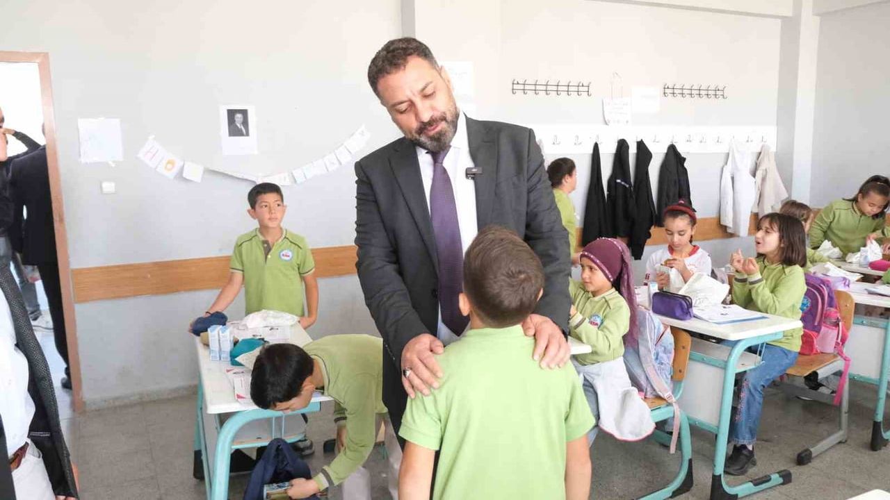 Sınıf başkanının vaadi yerine geldi: başkan Ekinci 3-D sınıfını ziyaret etti