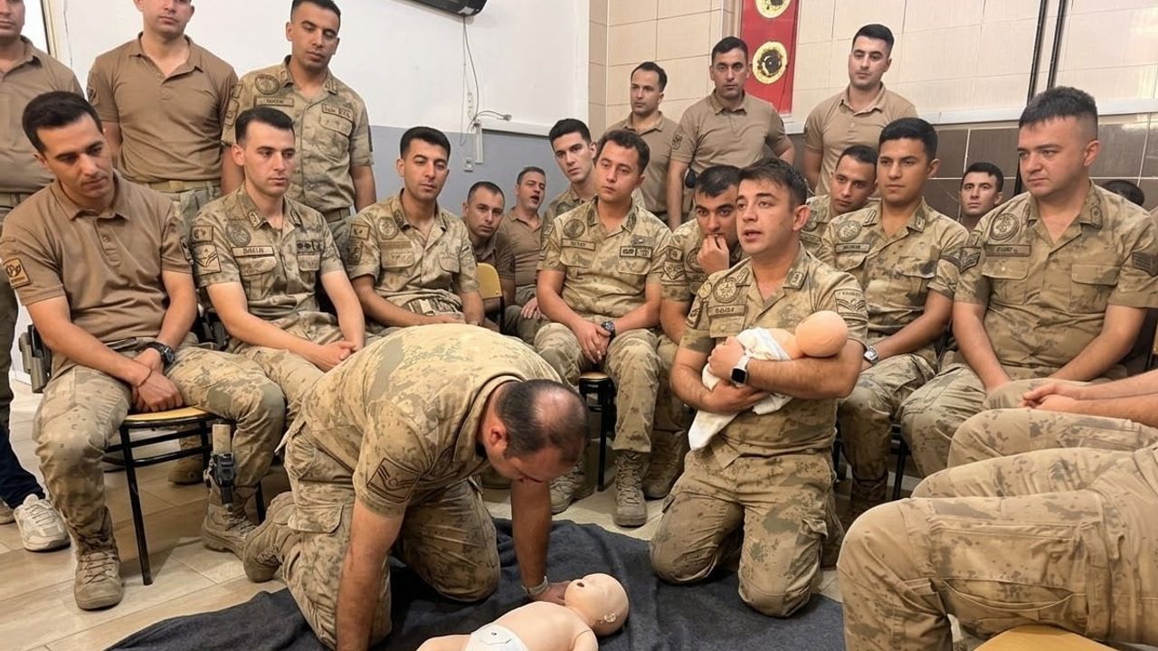 Sınır hattında hayat kurtaran eğitim: 66 jandarmaya uygulamalı ilk yardım