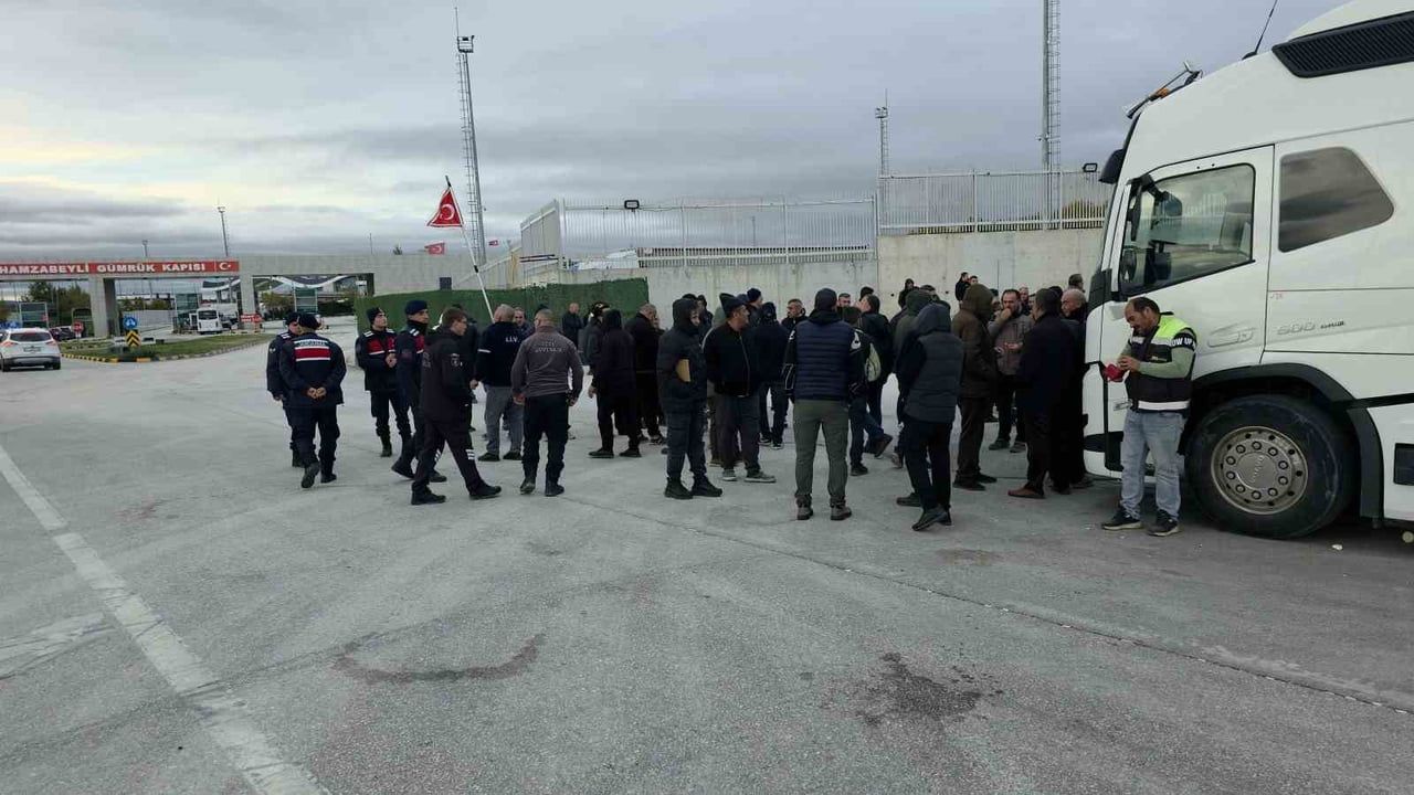 Sınır kapılarında bekleyiş: tır şoförleri vize ve oturum uygulamalarını eleştirdi